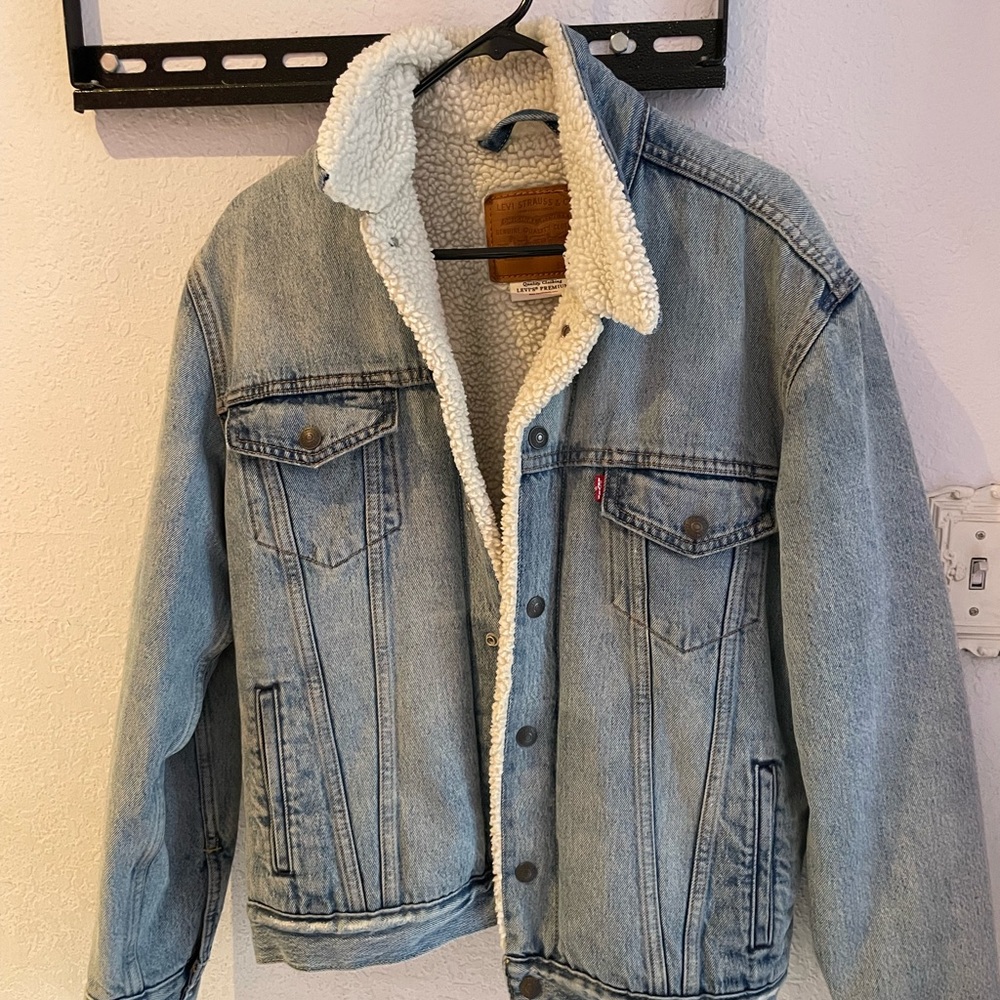 levi’s trucker sherpa, excellent condition!